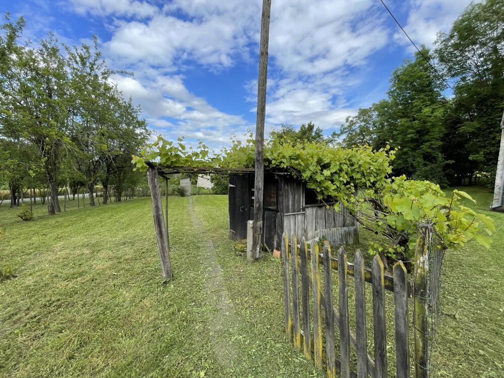 Vente Maison Joli potentiel pour cette ancienne propriété avec dépendances Crechy
