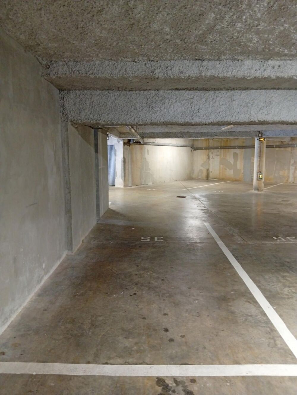 Vente Parking/Garage Parking couvert en sous-sol à Aubenas Aubenas