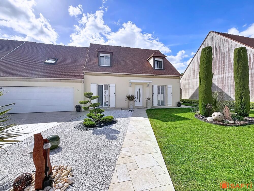 Maison individuelle de 164 m2, Séjour 60 m2, 4 chambres, Terrain de 800 m2 avec piscine