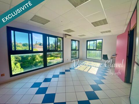 r&egrave;s beau local commercial ou bureau  &agrave; usage professionnel de 65m2 avec un balcon et une place de parking s&eacute;curis&eacute;e et ferm&eacute;e  a 226000 30700 Uzes