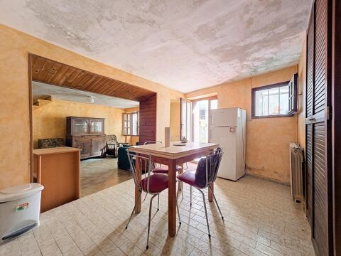   Spacieuse maison de village � r�nover avec cour Maison - 5 pi�ce(s) - 90 m�