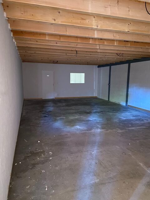   Local 1200 M² - Beauvoir Sur Mer (85) 