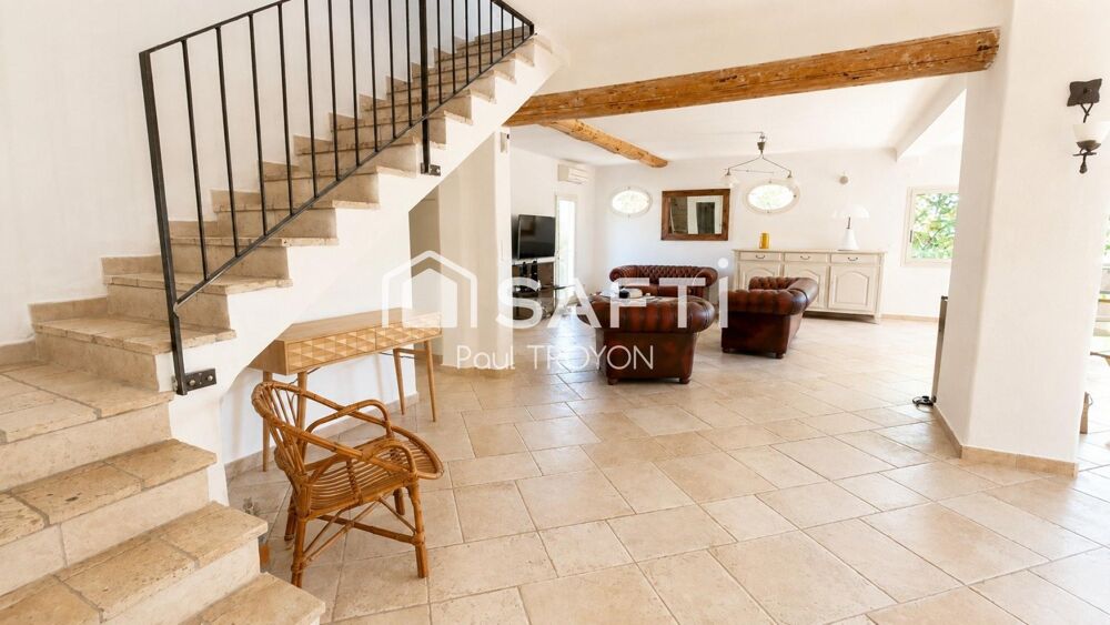 Belle et grande maison traditionnelle en campagne d'Aubagne