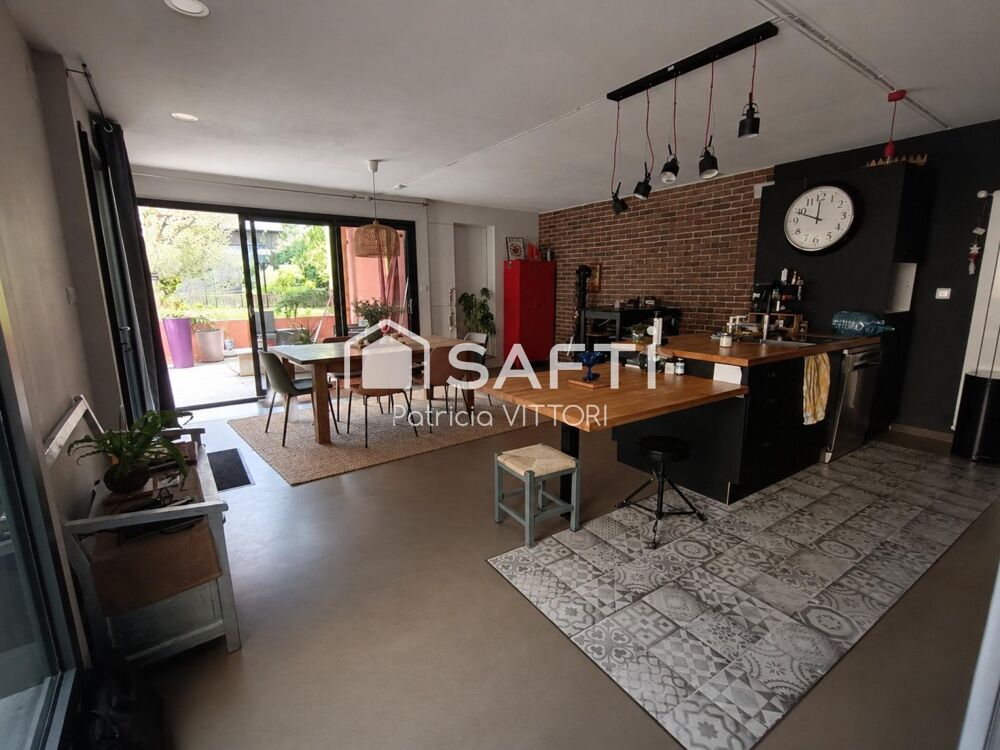 Maison en pierre 4 chambres, bureau, dépendance et jardin