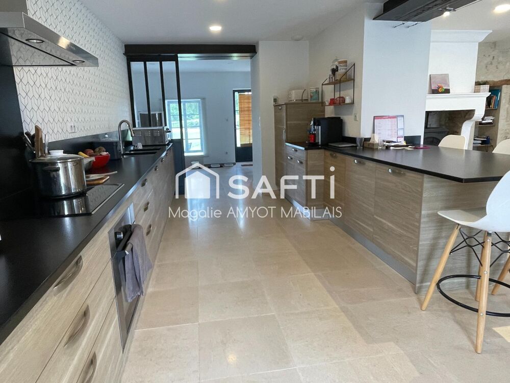 Vente Maison Une propriété charentaise d'exception, entièrement réhabilitée, au cœur de 4,5 ha Challignac