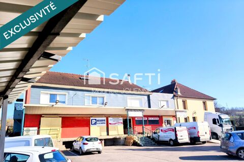   Vaste local commercial comprenant en partie supérieure 2 beaux appartements en duplex, piscine et garage 