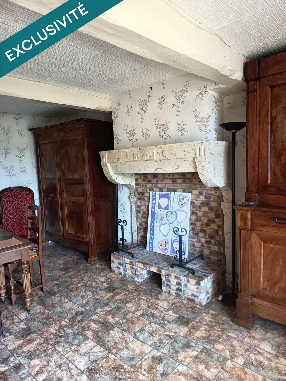 Situé au coeur de la ville de Cormatin cette maison en pierre à rénover saura vous séduire. Idéale pour une famille
