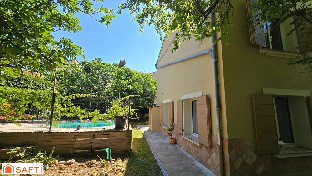 Maison traditionnelle avec beaucoup de charme et piscine