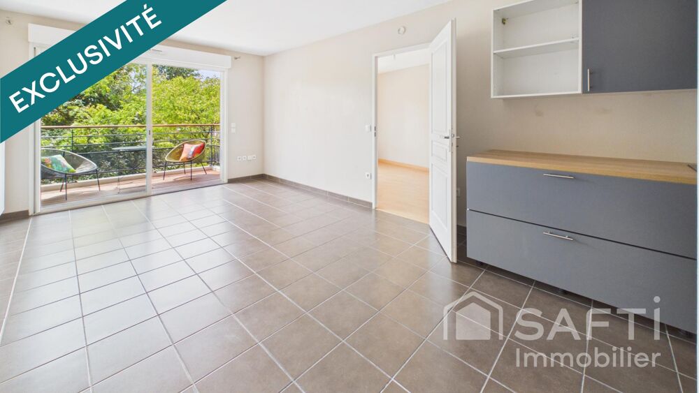 Très bel appartement avec balcon et parking.