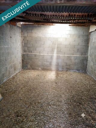  Parking / Garage à vendre 93 m²