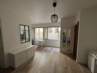Vente Appartement Emplacement recherché aux Chartrons ! Studio lumineux et rénové, au calme sur cour, à seulement 100 m du tram Bordeaux