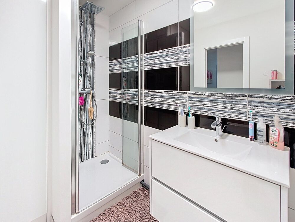 Appartement 4 pièces entièrement rénové à Carbon-Blanc