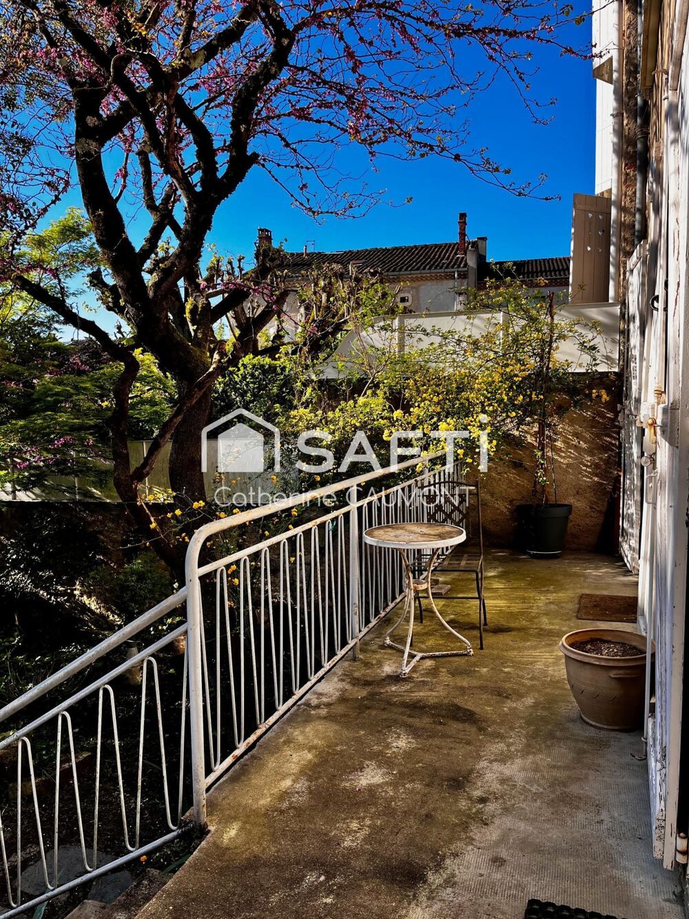 Maison mitoyenne de ville, 4 chambres, garage
