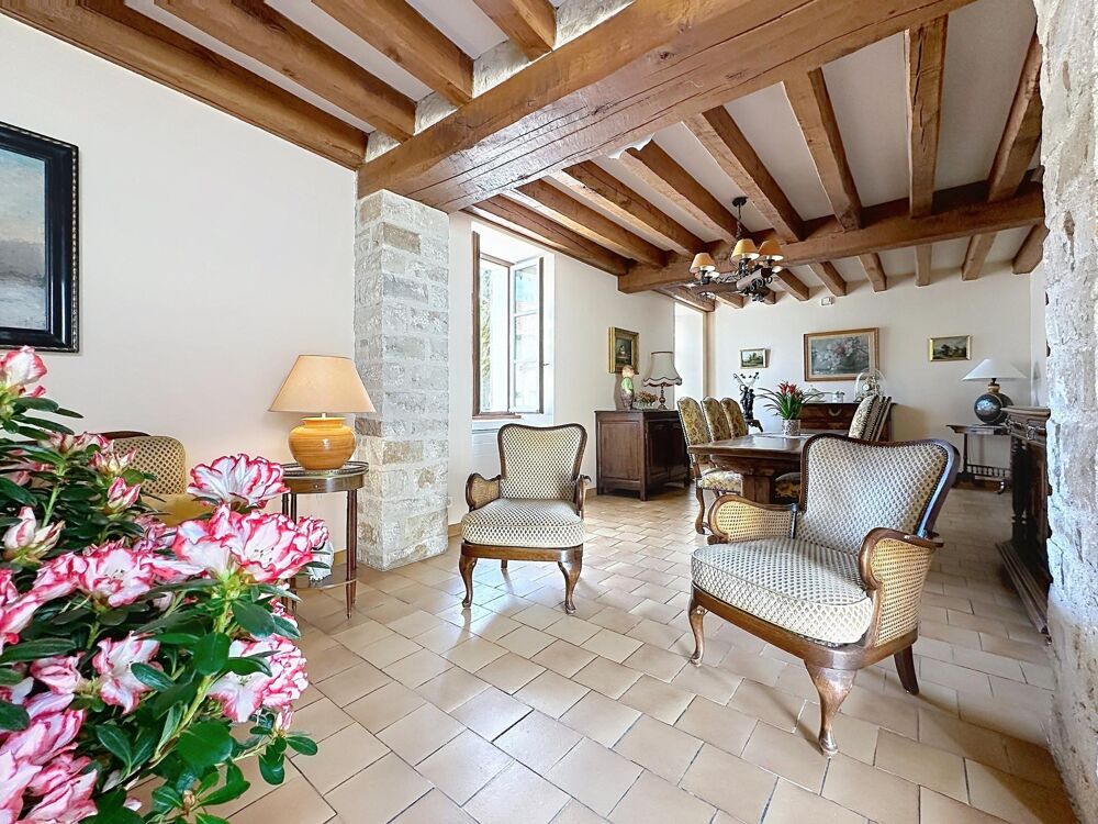 Maison en pierre avec grange