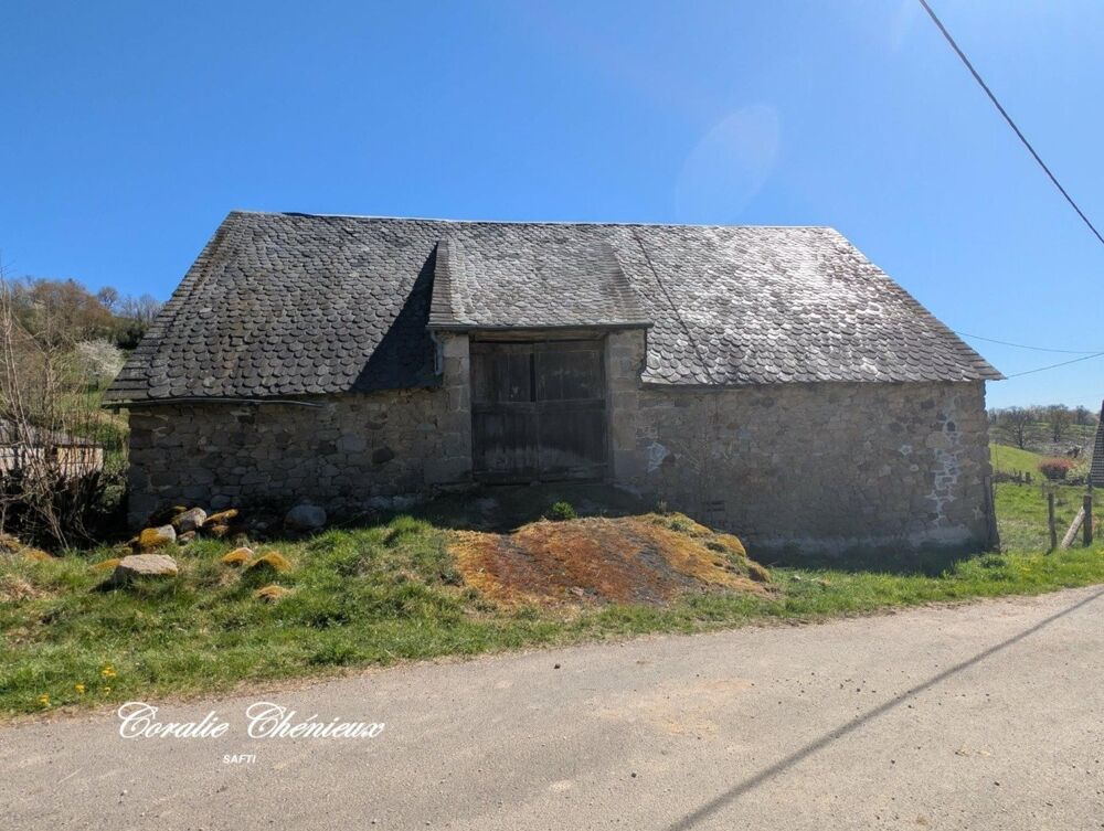 Belle grange dans un hameau calme