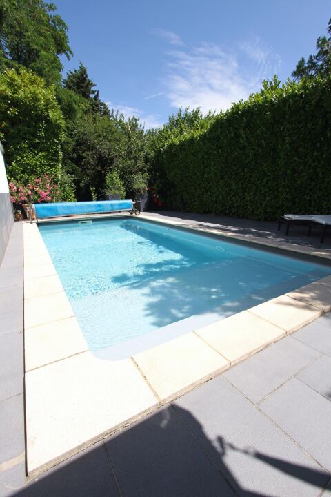   Un crin de verdure, une piscine pour le plaisir de la baignade, une porte grande ouverte sur la dtente et les modes doux Maison - 5 pice(s) - 92 m