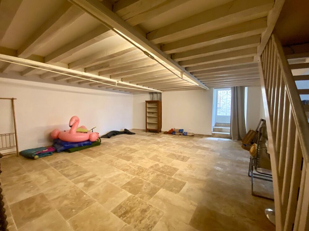 Maison entièrement restaurée avec double garage, piscine, 5 chambres, bel espace en rez- de- jardin entièrement carrelé