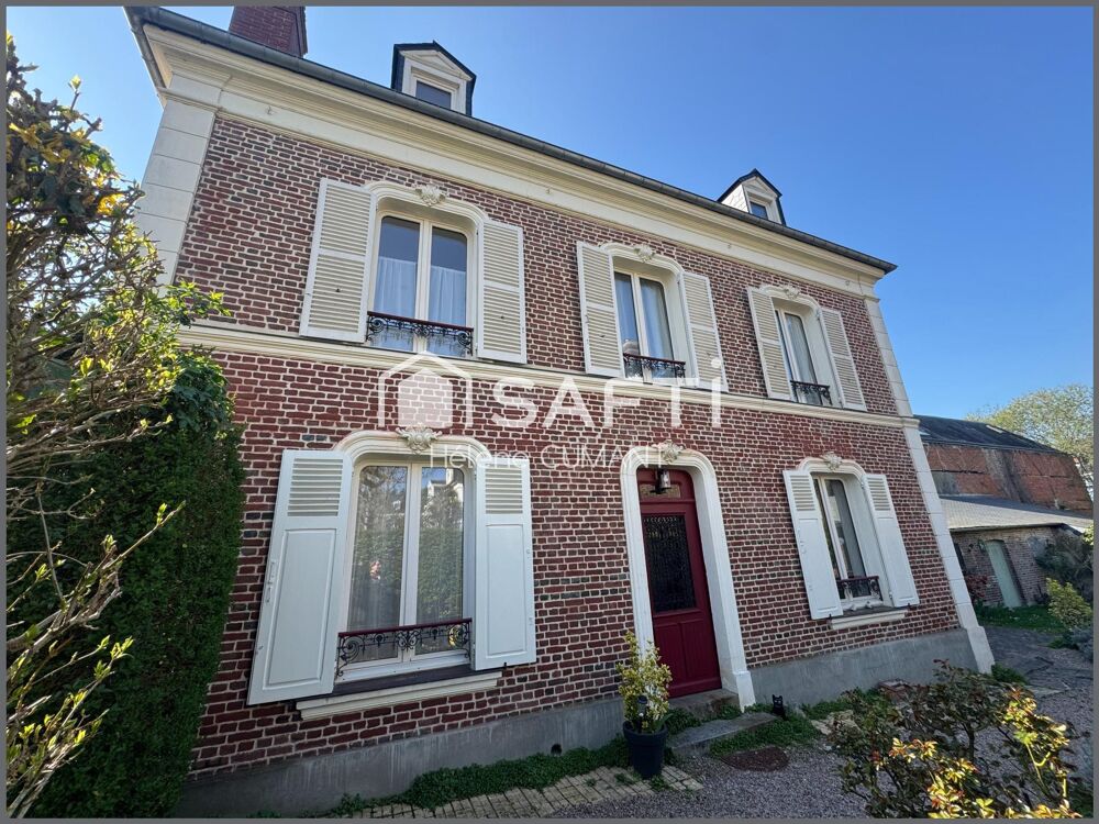 Élégante maison de maître rénovée  proche des commerces, jardin et garage.