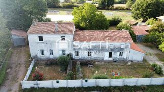 Vente Immeuble Ensemble immobilier comprenant 2 logements dont 1 loué + terrains + dépendances. Saint-mesmin