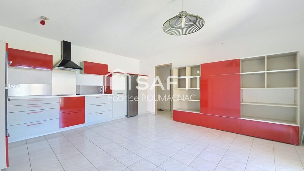 Appartement de 60 m² avec terrasse, deux places de parking couverte et cellier.