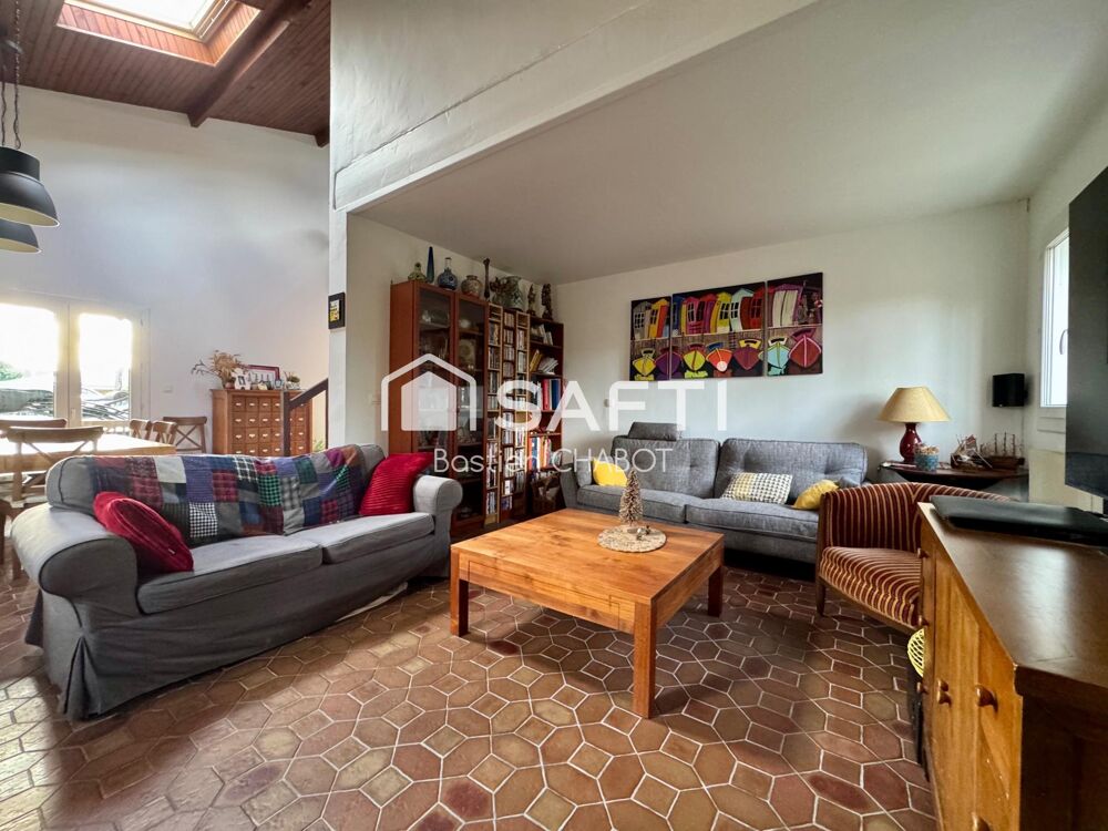 � vendre  Maison Saint-Jean-d'Illac (33127)