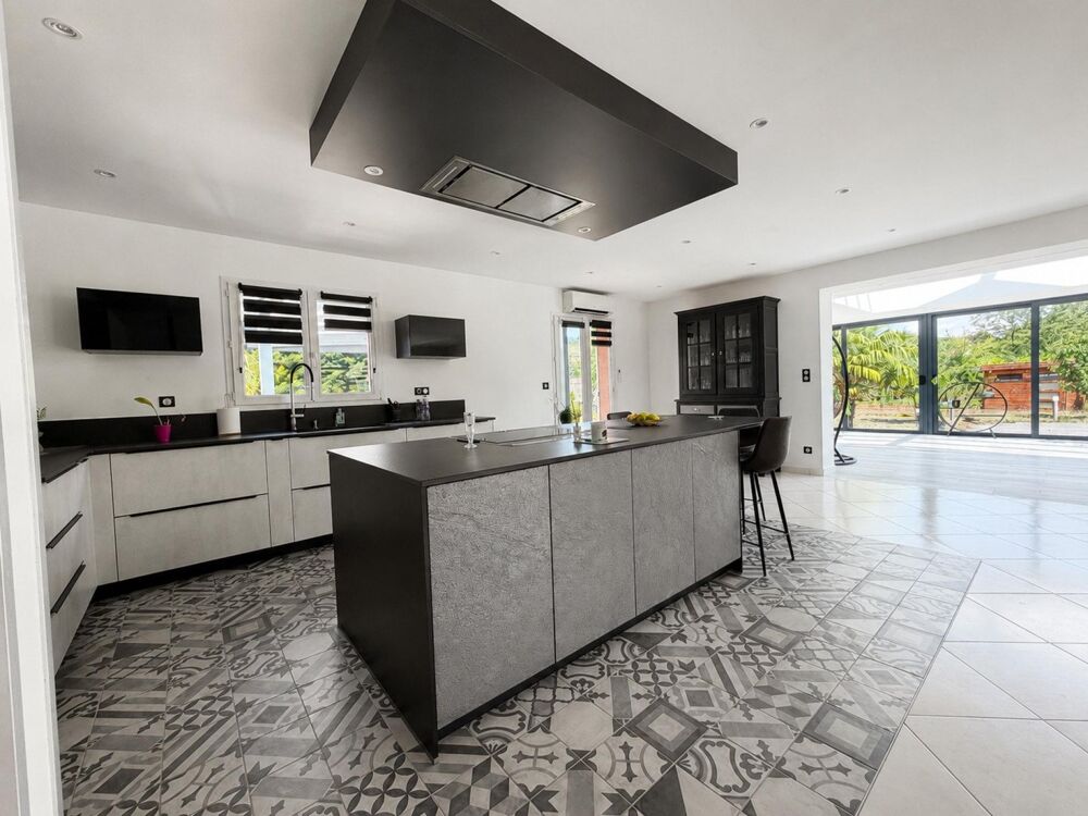 Vente Maison Un véritable havre de paix au cœur du très prisé quartier du Faubourg Verdun