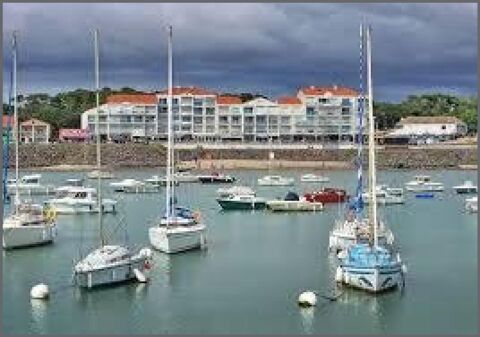   AV MURS COMMERCIAUX OCCUPÉS – PORT DE JARD-SUR-MER 