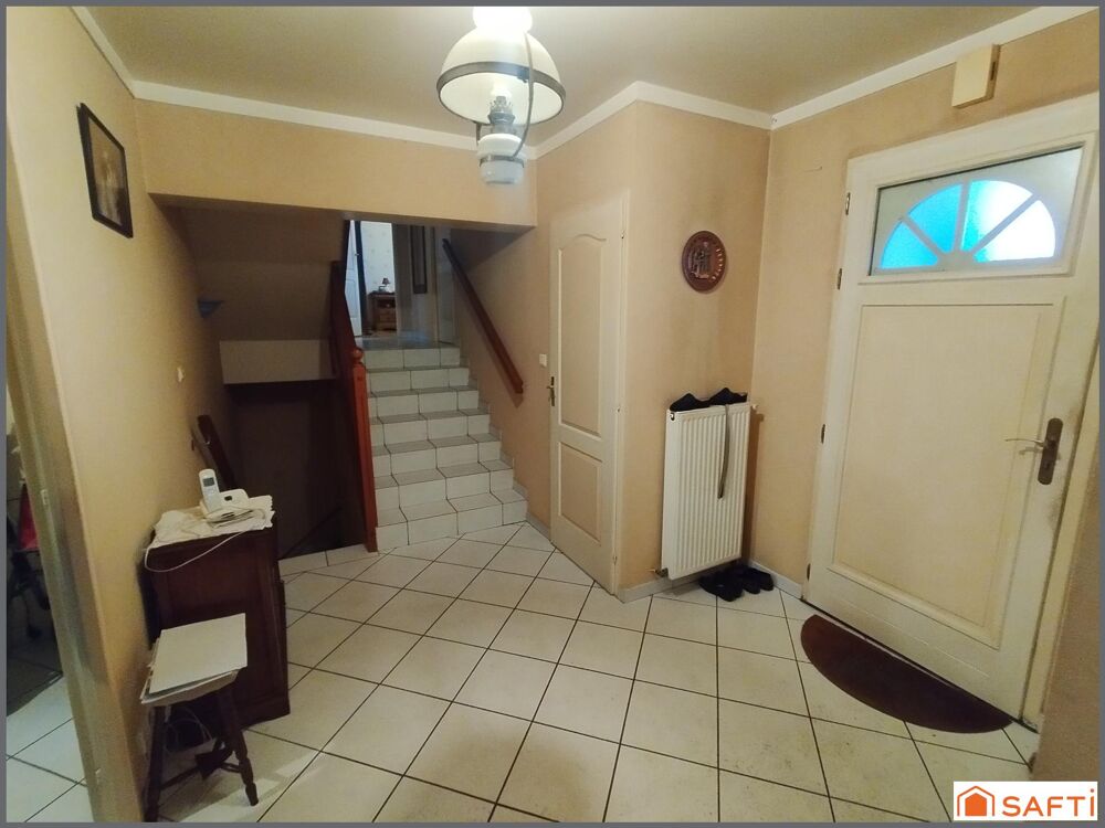 Vente Maison À deux pas du centre-ville et des commodités, découvrez cette maison lumineuse aux beaux volumes ! Saint-maixent-l'ecole