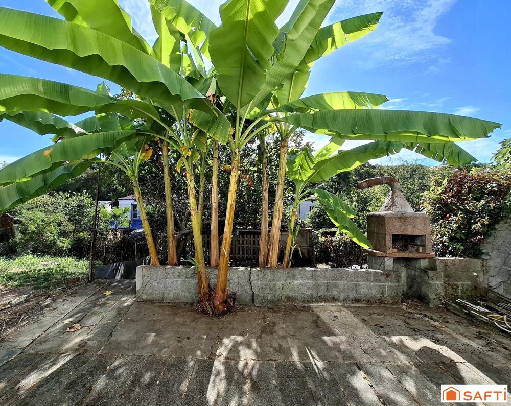 Maison mitoyenne 85m2 sur 2 niveaux à rénover, 5 pièces, 3 chambres