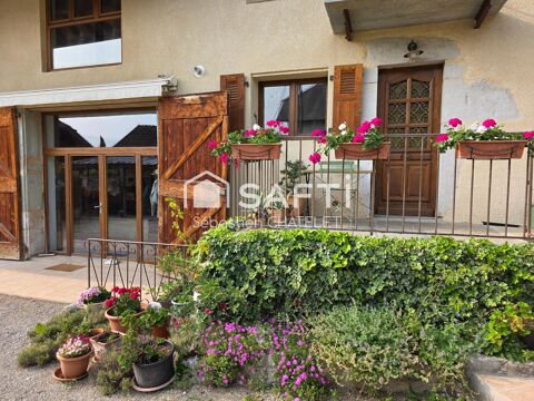   Maison de village 200m2 et grand jardin Maison - 7 pi�ce(s) - 200 m�