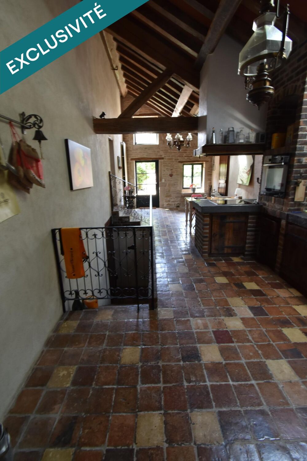Situé sur la commune de Bligny les beaune, cette maison de caractère avec un cachet exceptionnel vous séduira.