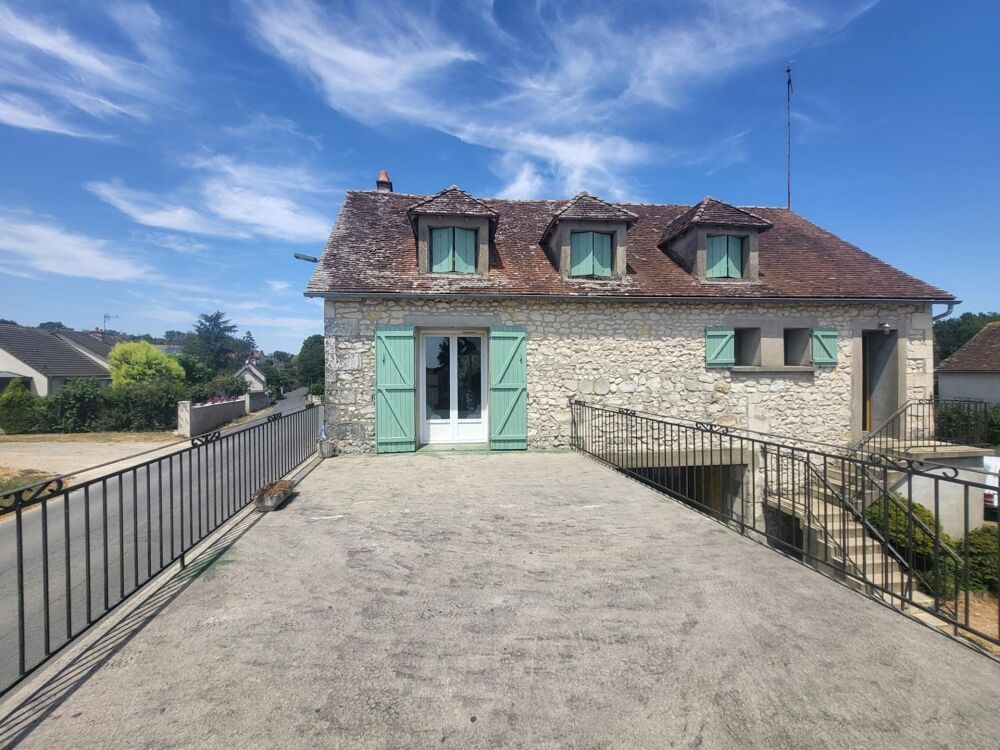 Maison familial, 3 chambres, 5330m2 de terrain avec dependance de 90m2 habitable.