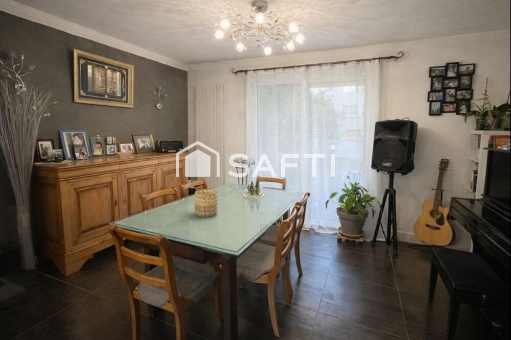 Maison de 118 m² offrant un cadre de vie rare en centre-ville, avec un vaste terrain de 762 m²