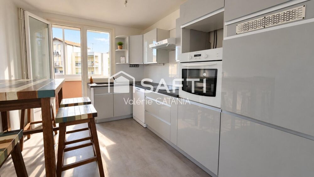 VOIRON, Appartement T5  4 CHAMBRES  DERNIER ÉTAGE  BALCON & VUE DÉGAGÉE