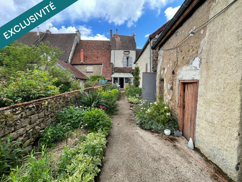 Maison de ville avec jardin et dépendance