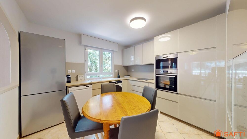 À vendre  Appartement T3 de 80 m² avec terrasse fermée, parking et cave  Proche des plages et du centre-ville