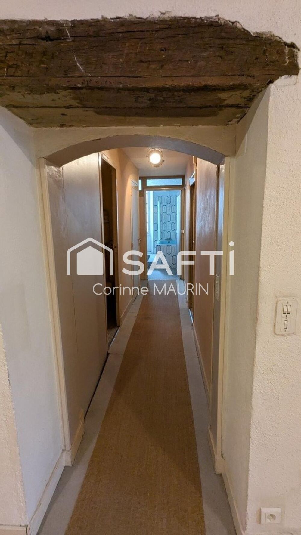 Vente Immeuble Rare sur le secteur : immeuble 3 niveaux � r�inventer pour forte rentabilit�. Barbezieux-saint-hilaire