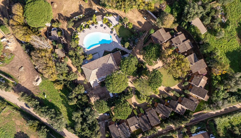   Ensemble immobilier à usage de résidence hôtelière proche de Palombaggia 