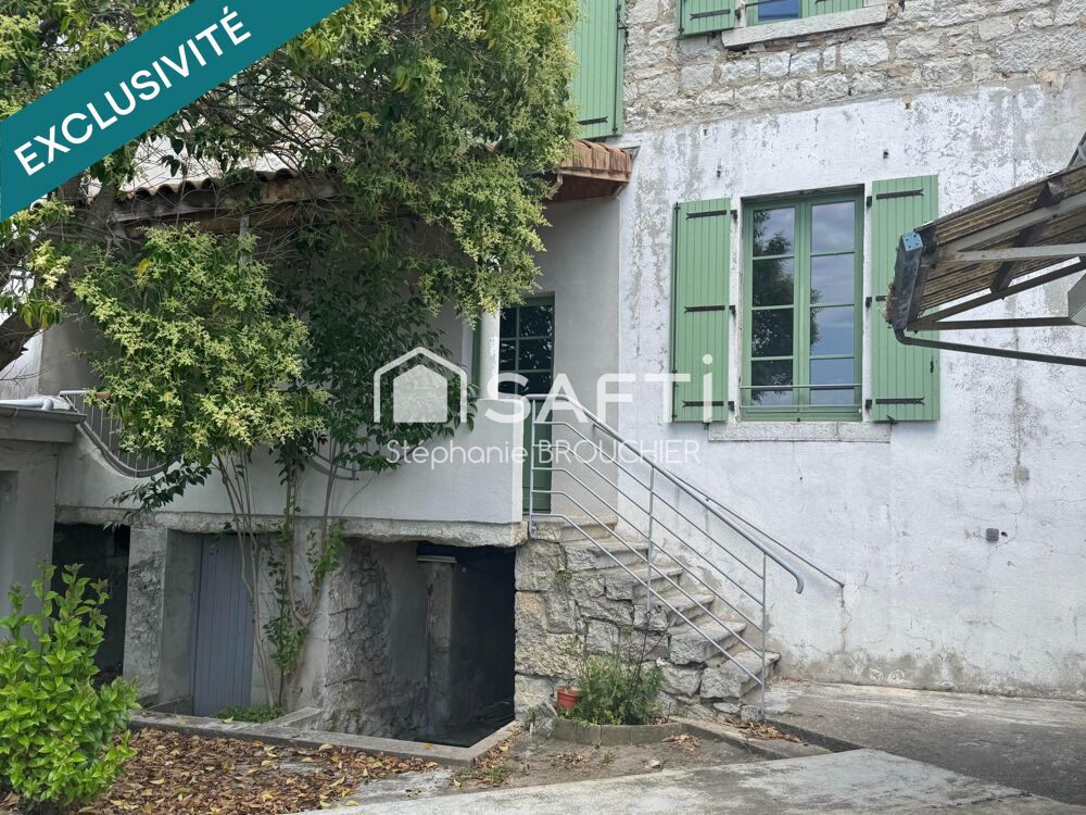 Appartement avec cave terrasse cour et local commercial