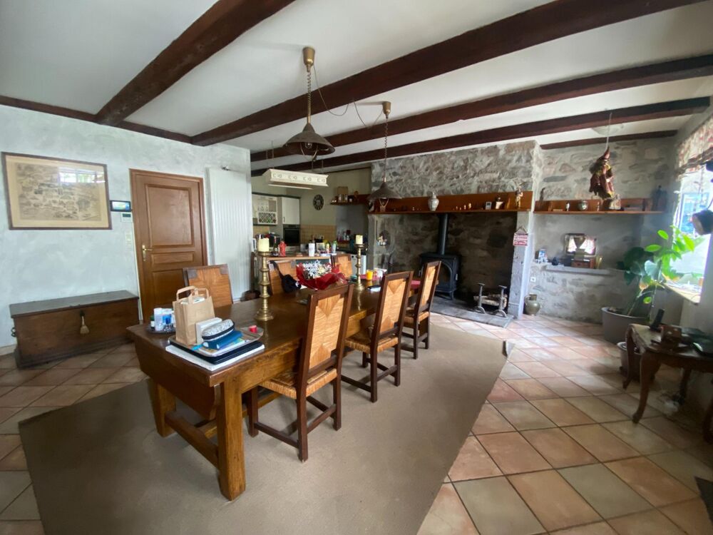 Vente Maison Maison en pierre de 240m² - 9 pièces Saint-amandin