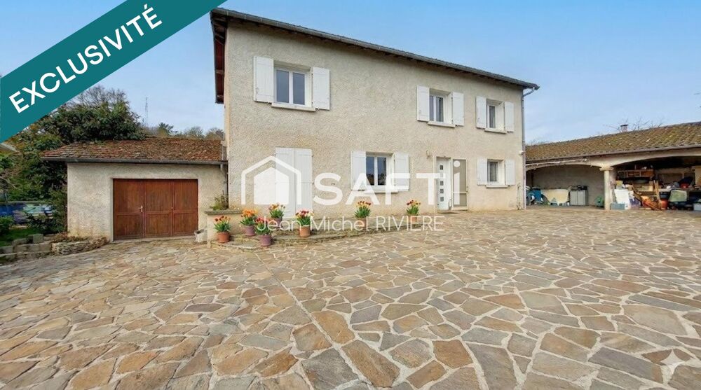 Située sur la commune de Saint-Martin-la-Plaine, je vous propose cette charmante Propriété Familiale de 146 m2 (+cellier de 24 m