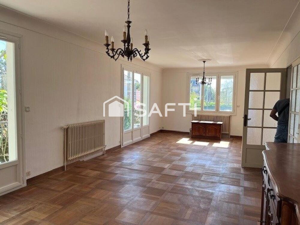 REZE - Maison 9 pièces d'environ 200 m² sur une parcelle de 420 m²