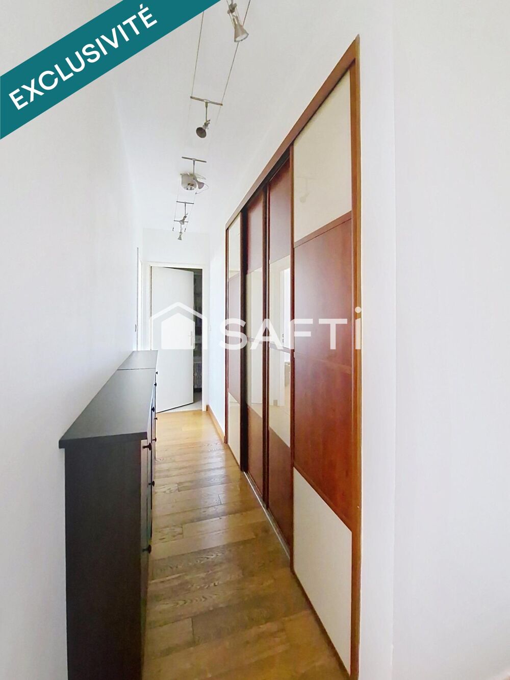 Vente Appartement Le calme du dernier étage, à 5 min du métro Robespierre. Montreuil