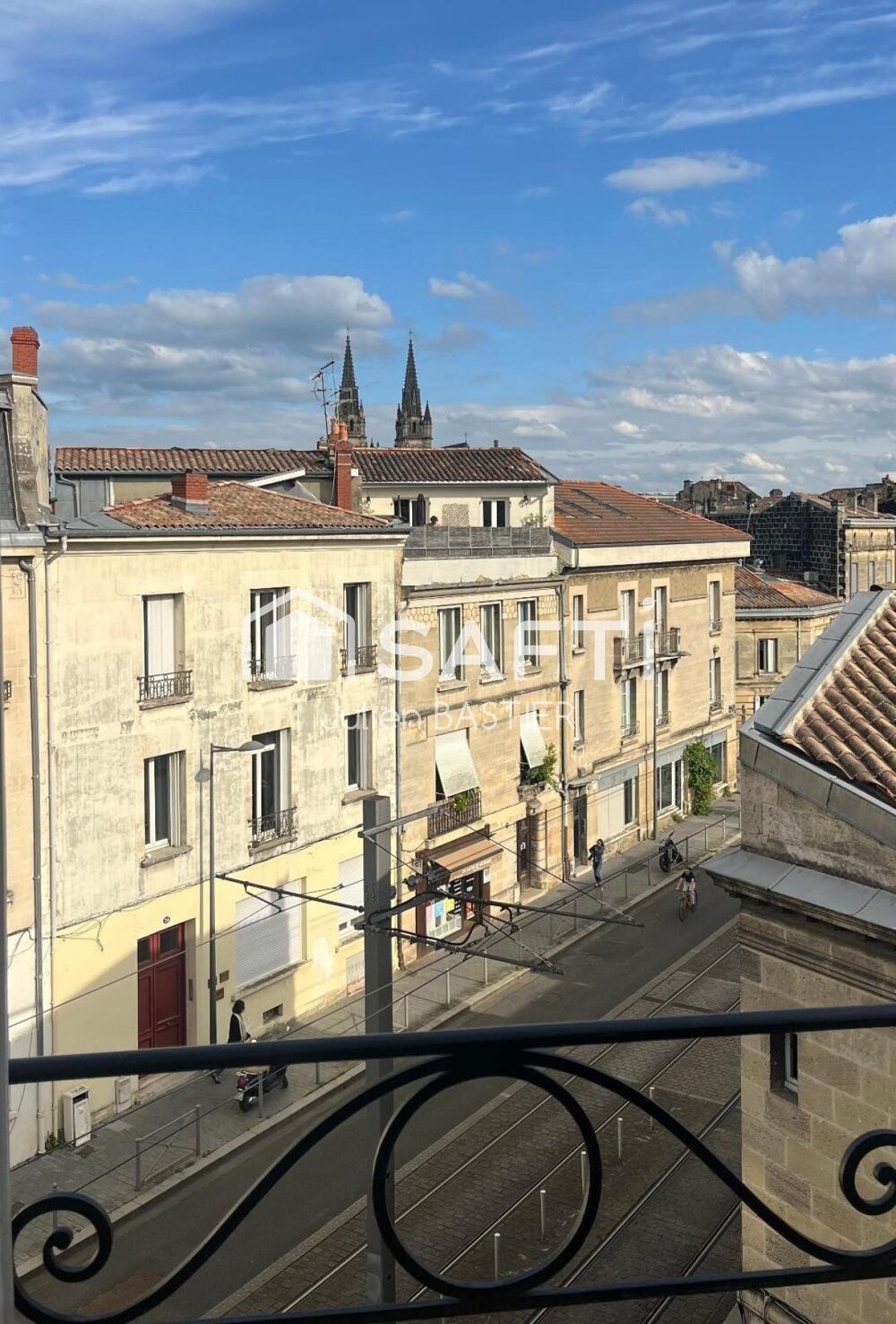 Vente Appartement Jardin Public - T1 bis de 28m2 avec chambre séparée au 3ème étage d'un immeuble en pierre dans une rue calme Bordeaux