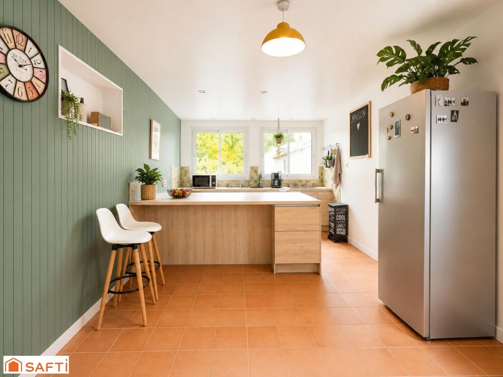 Maison spacieuse en pierre dans une rue en sans issue