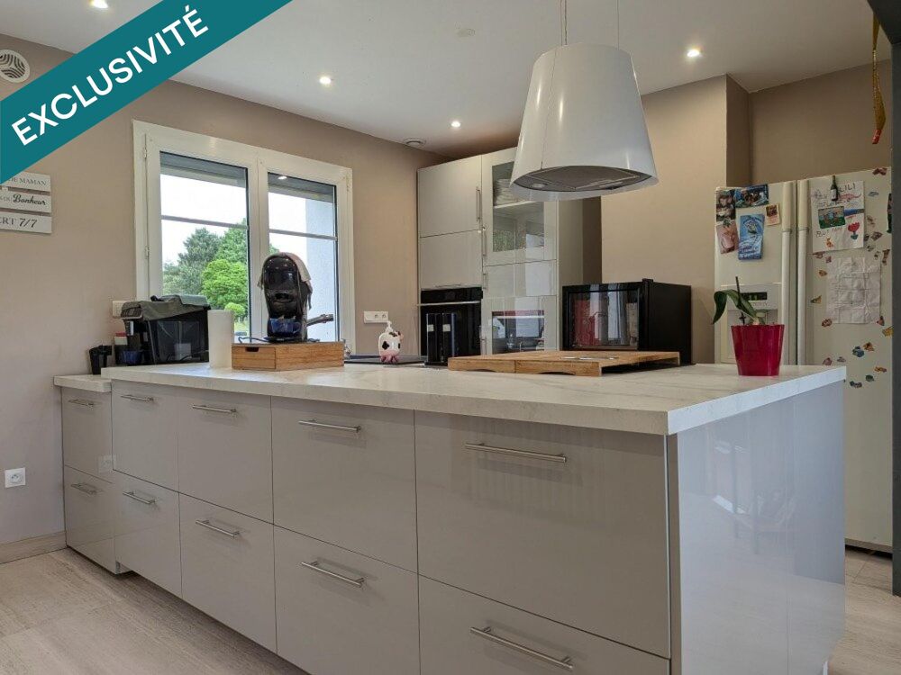 maison rénovée avec terrain clos à ARC ET SENANS