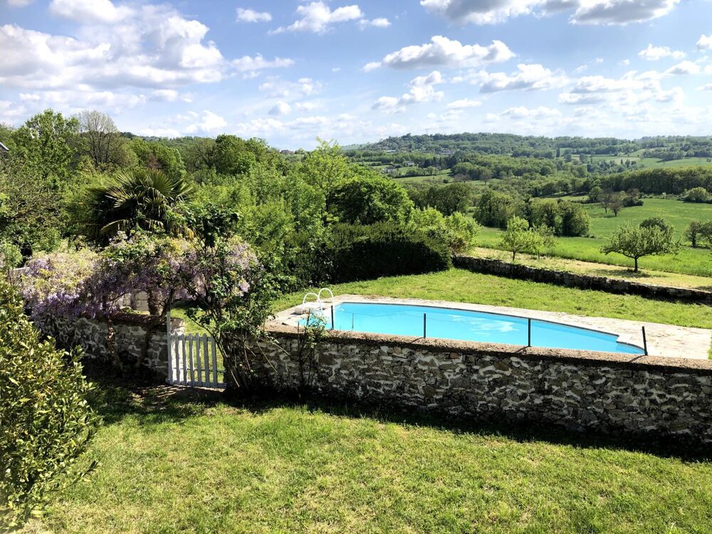 Maison sur beau terrain avec piscine et jolie grange à rénover !