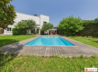  Maison  vendre 8 pices 220 m