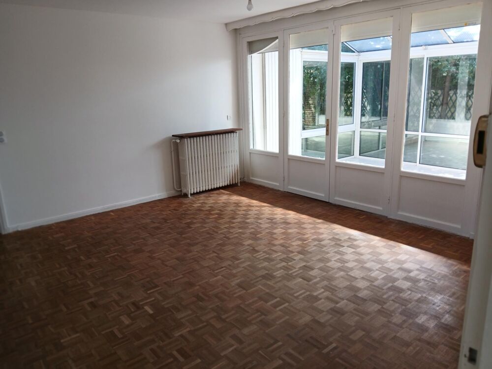 Evreux ,5mn de la gare et du centre ville belle maison 6 chambres sur sous sol
