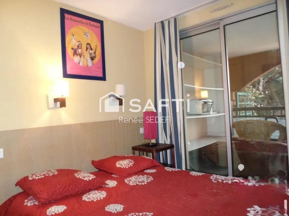 **À seulement 30 mètres à pied de la plage**, découvrez ce studio de **25 m²**, situé dans une résidence de standing, calme et p
